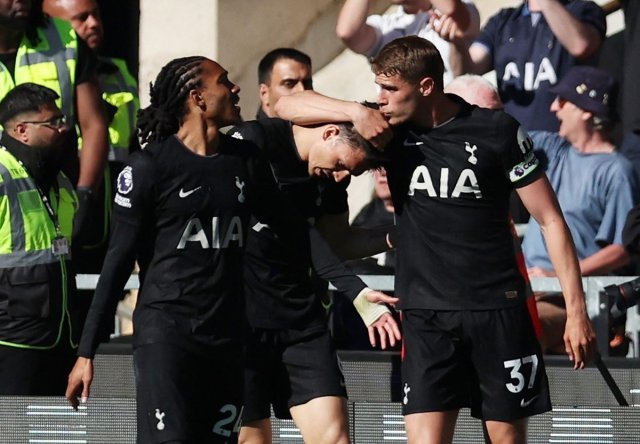 Tottenham Keeps Survival Hopes Alive with Narrow Victory
