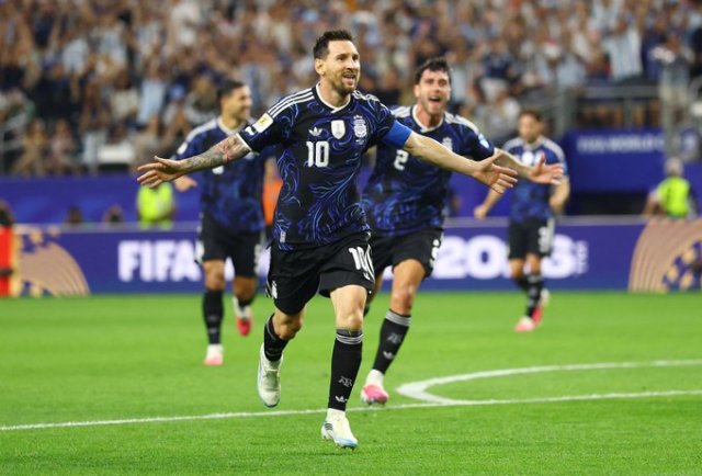 ميسي يصبح أول لاعب يسجل في 7 مباريات متتالية بكأس العالم