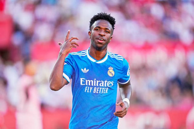 Massive English Offer Threatens Vinicius' Future at Real Madrid