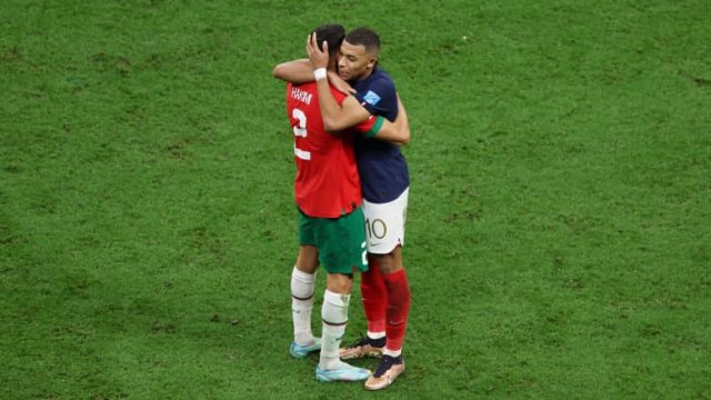 حكيمي إلى مبابي: لست صديقي داخل الملعب