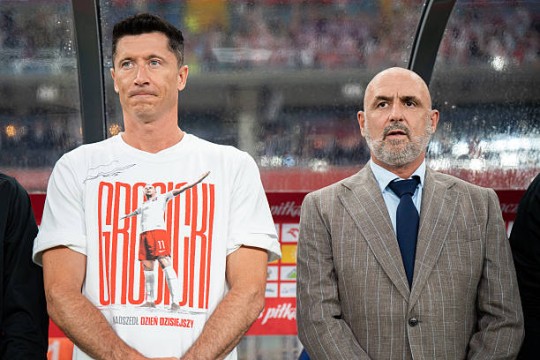 ليفاندوفسكي يعلن توقفه عن اللعب مع منتخب بولندا